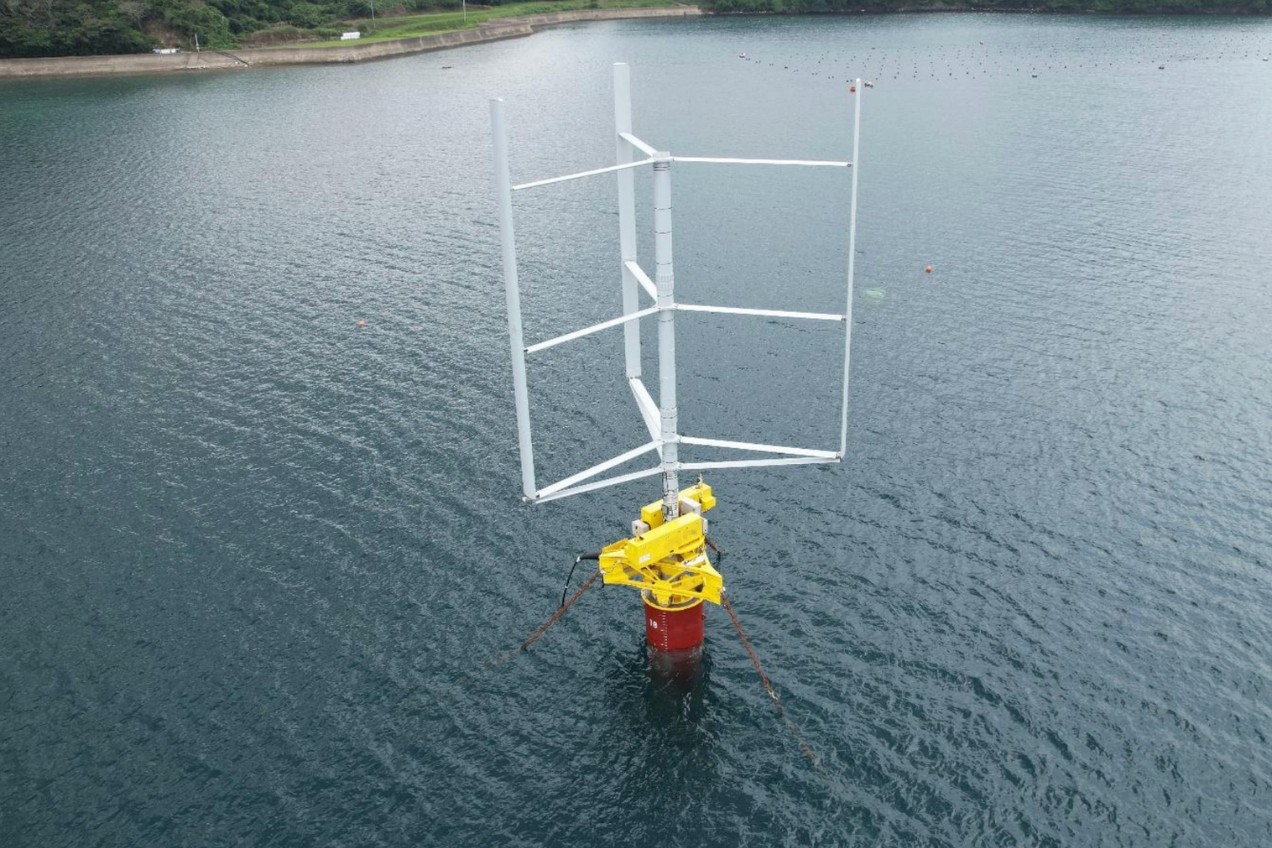 タービンコストの大幅削減：日本が垂直軸浮体式風力発電機のプロトタイプを導入